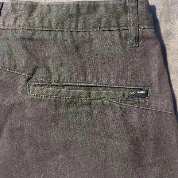 Men's volcom shorts - Picture 7 of 9